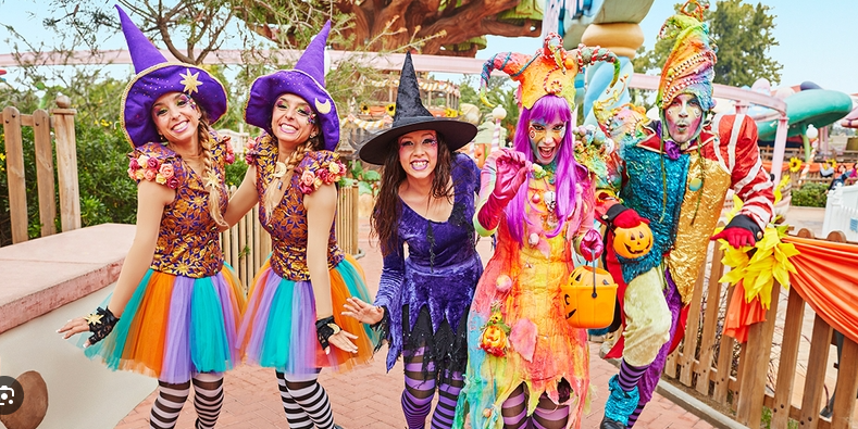 Halloween sorcières colorées à Portaventura
