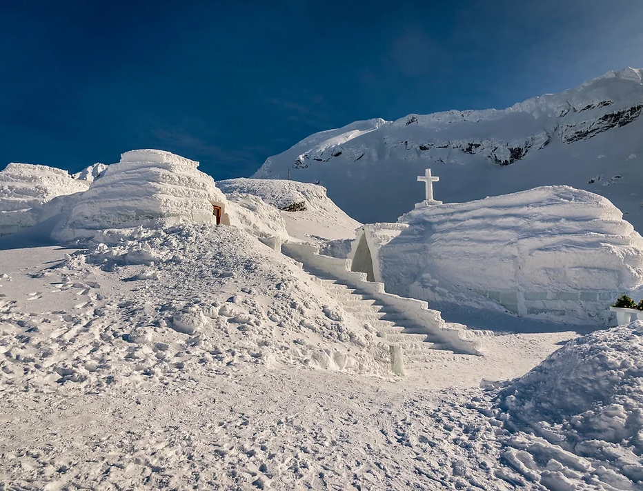 Lake ice hotel romanie