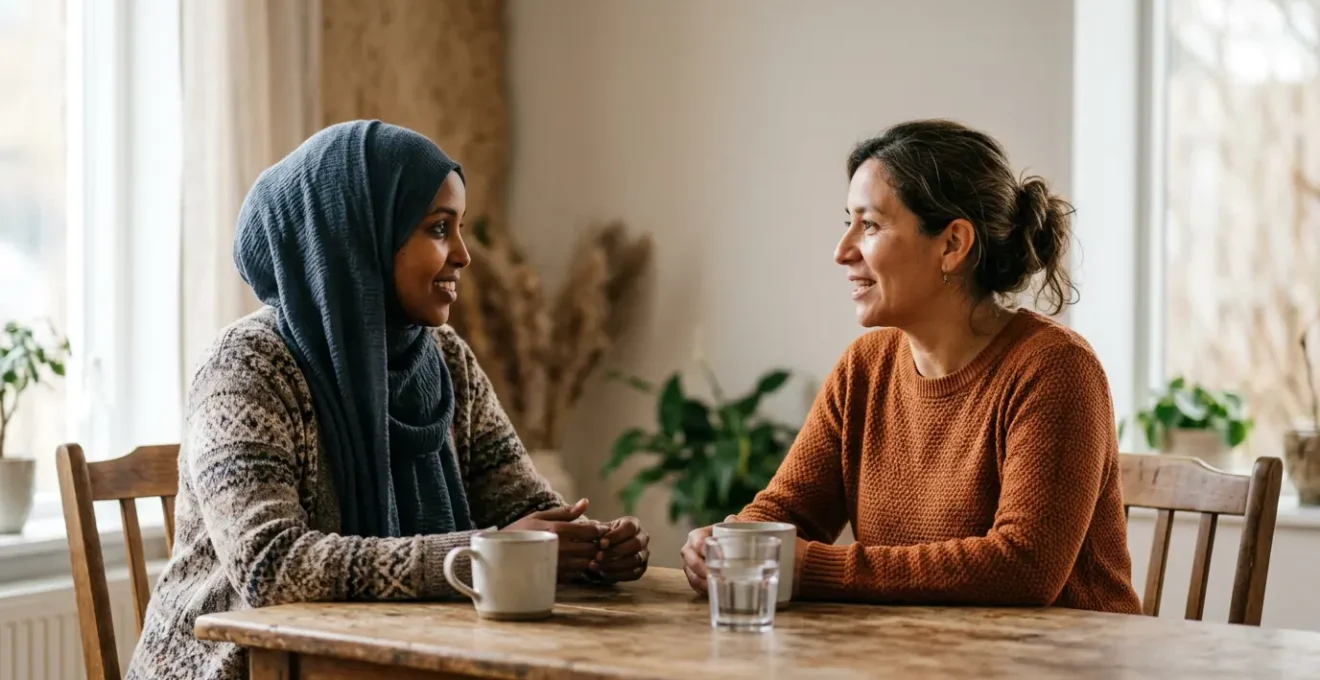 Personne en situation d'échange interculturel avec attention portée au langage non-verbal et à l'écoute